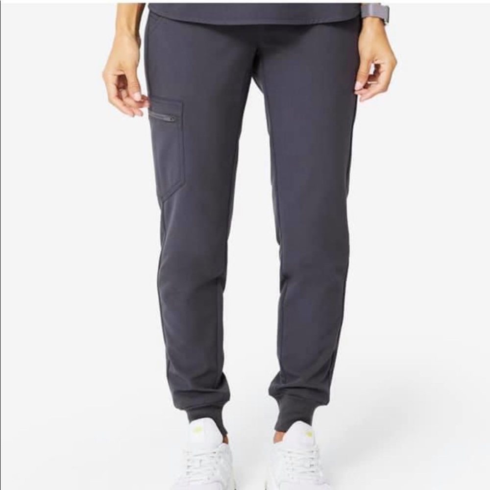 Zamora joggers in charcoal.